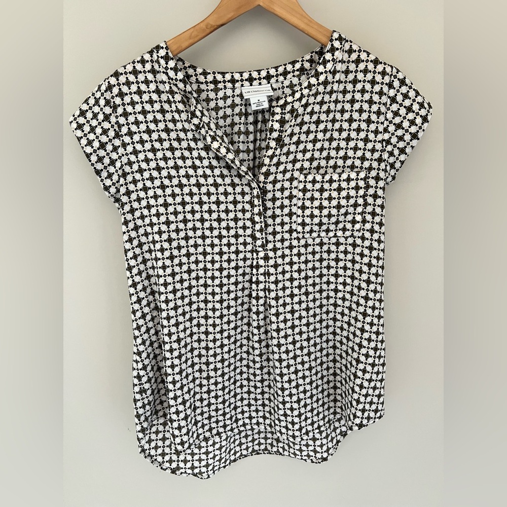 Liz Claiborne business casual cap sleeve neutral polyester blouse